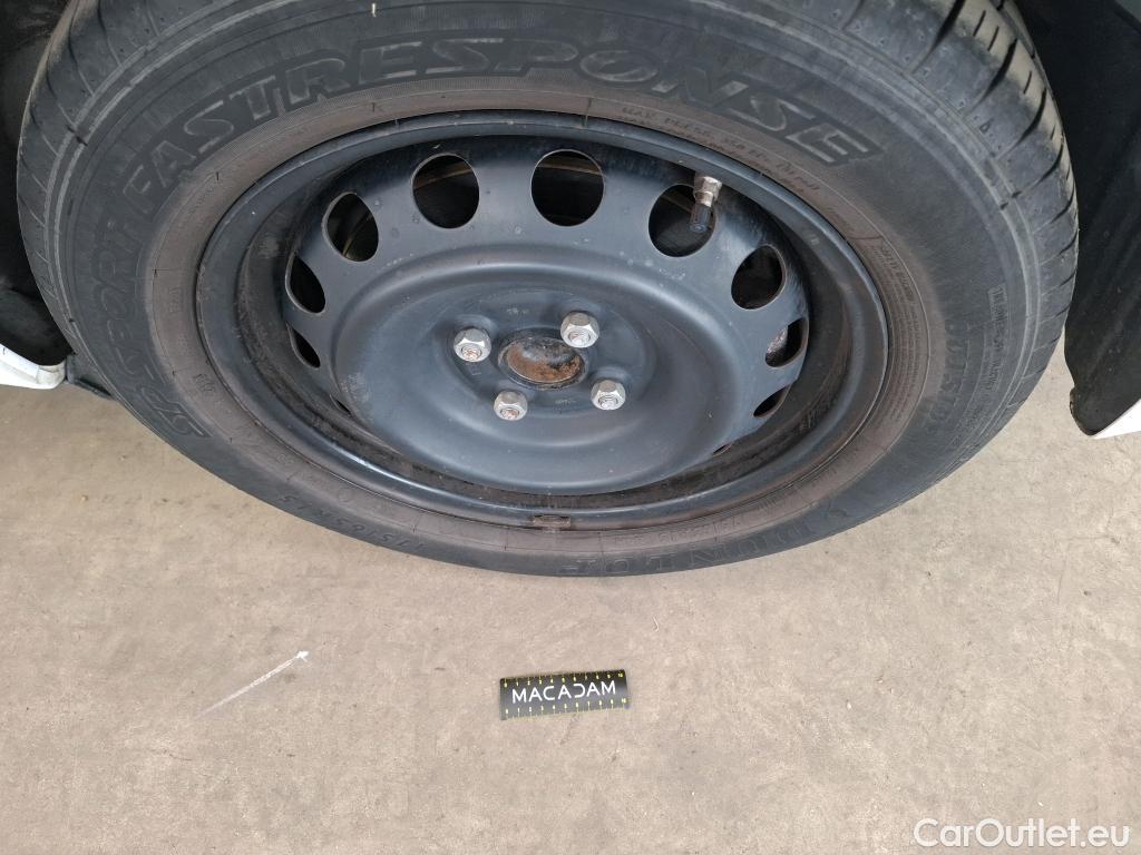  Toyota  Yaris TOYOTA  Hybride 5p Berline 1.5 VVT-I HYBRID France Business #37