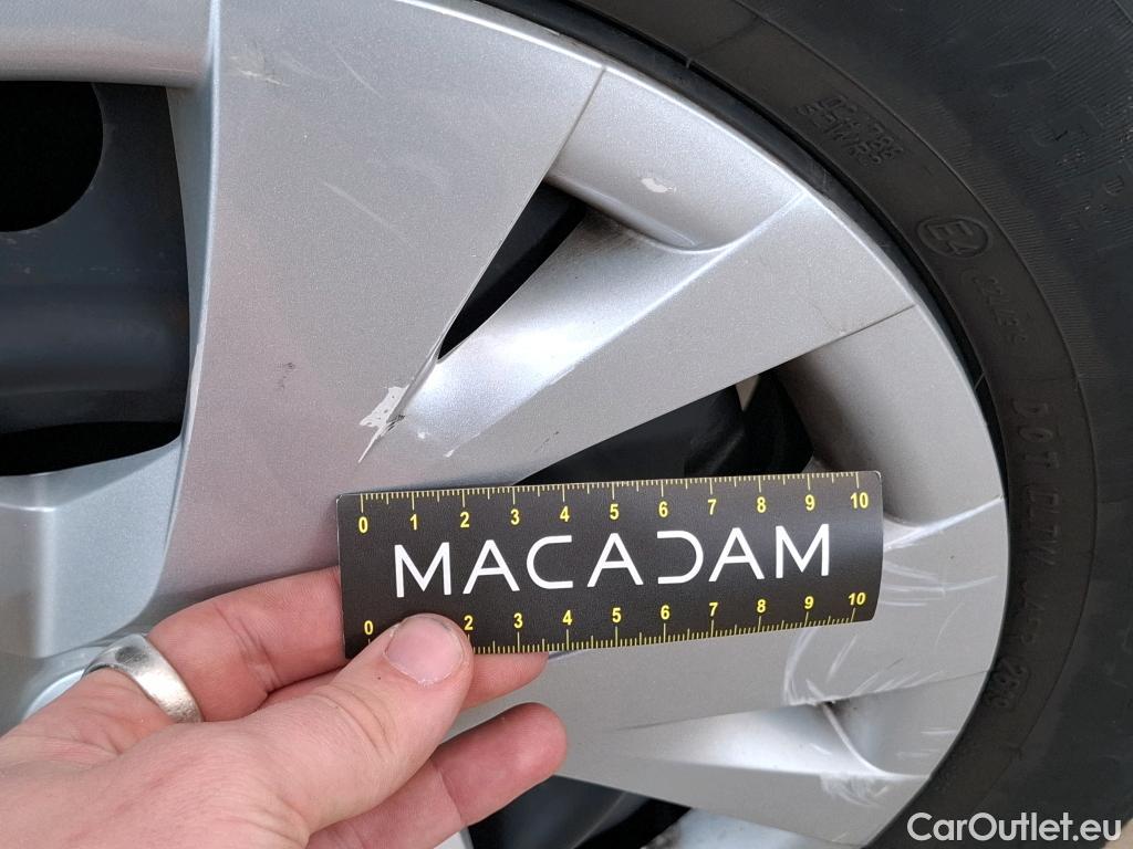  Toyota  Yaris TOYOTA  Hybride 5p Berline 1.5 VVT-I HYBRID France Business #42