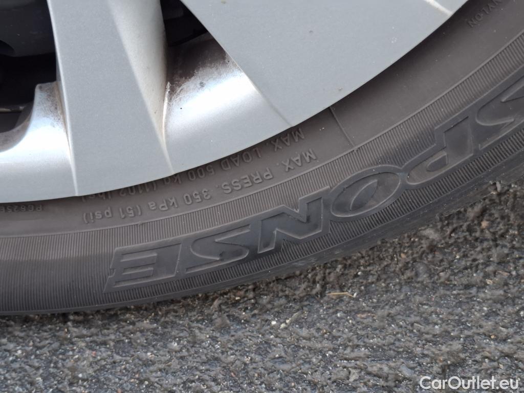  Toyota  Yaris TOYOTA  Hybride 5p Berline 1.5 VVT-I HYBRID France Business #57