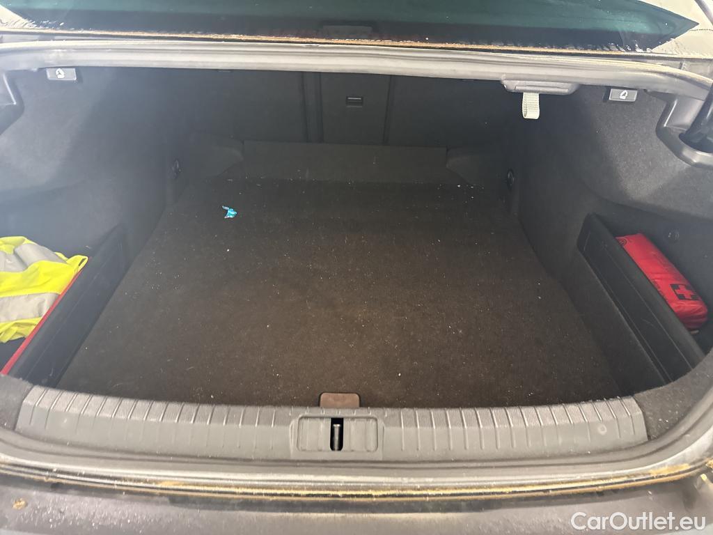  Volkswagen  Passat VOLKSWAGEN  / 2019 / 4P / Berline 2.0 TDI EVO SCR 200 4WD DSG7 R LINE #13