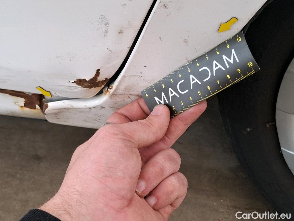  Toyota  Yaris TOYOTA  Hybride 5p Berline 1.5 VVT-I HYBRID France Business #26