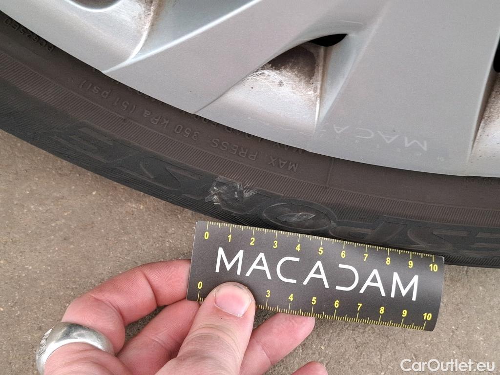  Toyota  Yaris TOYOTA  Hybride 5p Berline 1.5 VVT-I HYBRID France Business #56