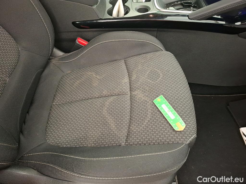  Renault  Kadjar RENAULT  / 2018 / 5P / Crossover Evolution TCe 140 EDC #11