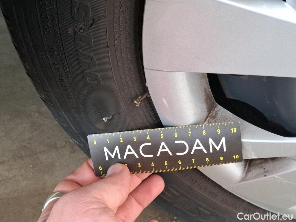  Toyota  Yaris TOYOTA  Hybride 5p Berline 1.5 VVT-I HYBRID France Business #36