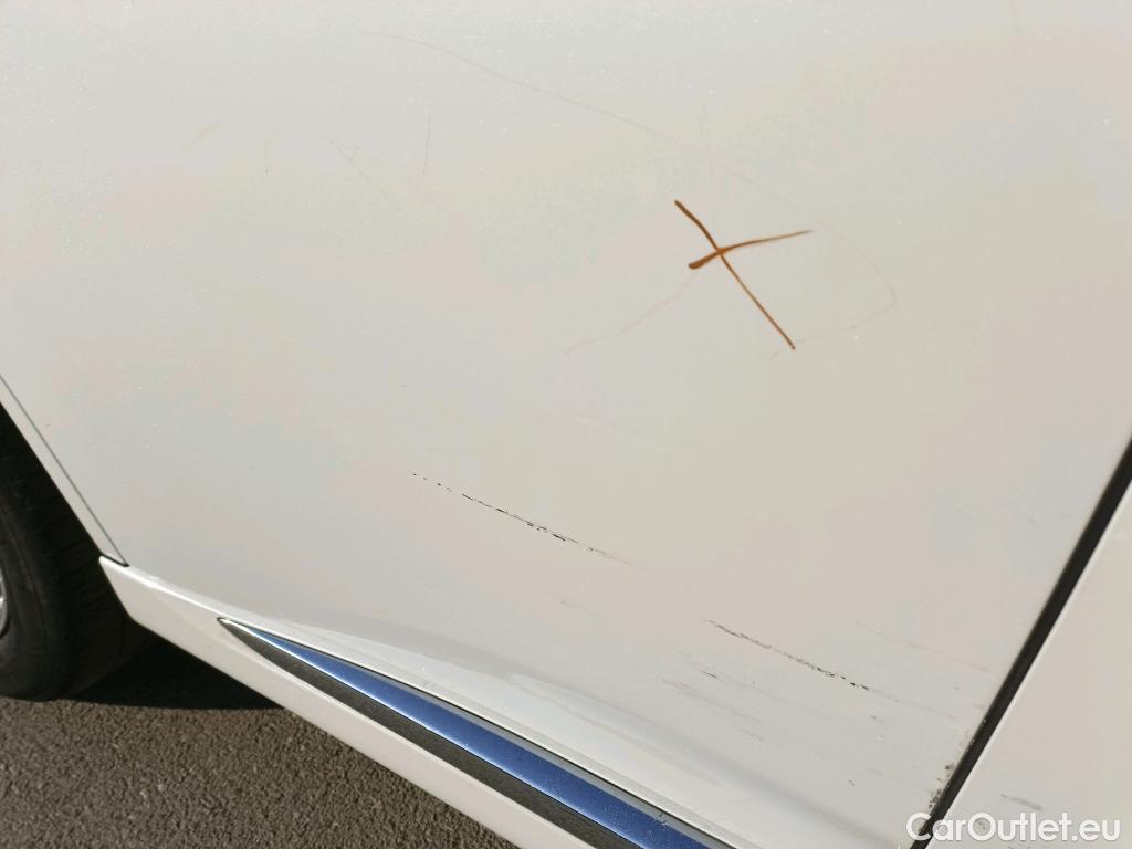  Mitsubishi  Outlander MITSUBISHI  / 2015 / 5P / todoterreno 2.4 PHEV Kaiteki Auto 4WD #18