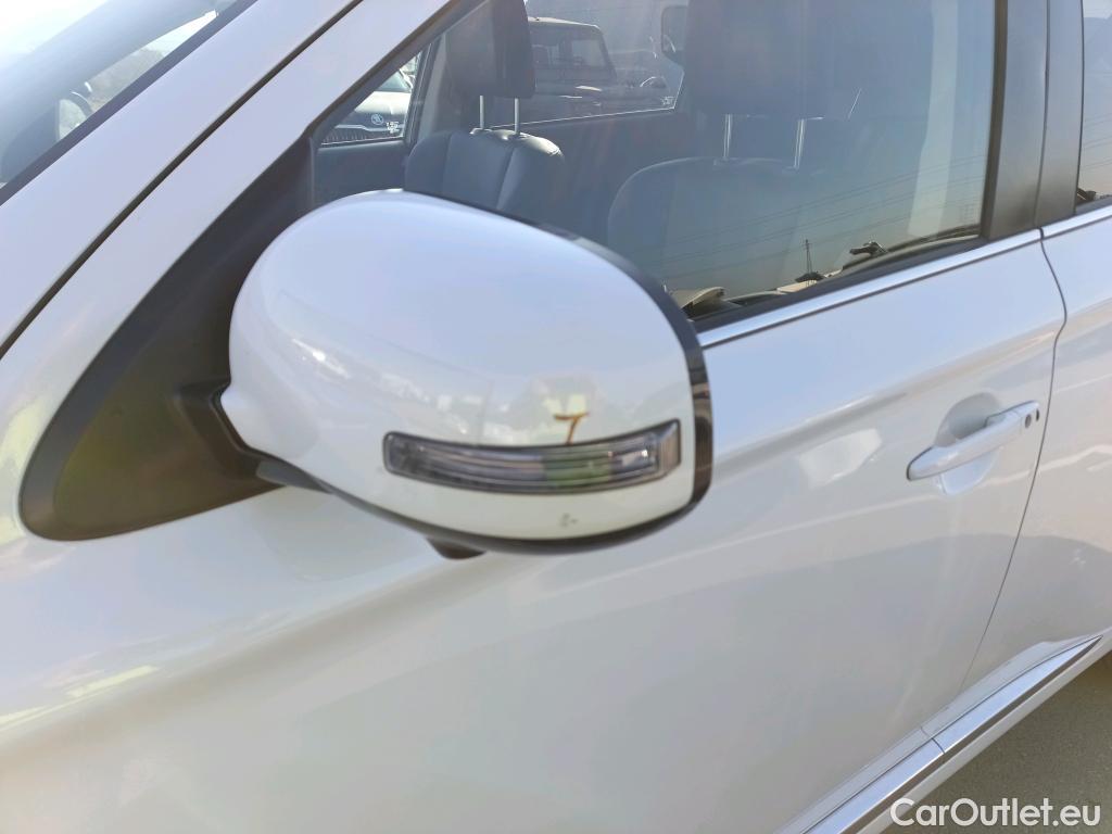  Mitsubishi  Outlander MITSUBISHI  / 2015 / 5P / todoterreno 2.4 PHEV Kaiteki Auto 4WD #29