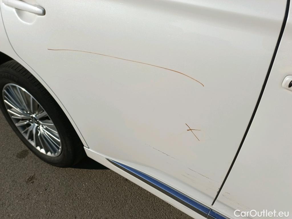  Mitsubishi  Outlander MITSUBISHI  / 2015 / 5P / todoterreno 2.4 PHEV Kaiteki Auto 4WD #17