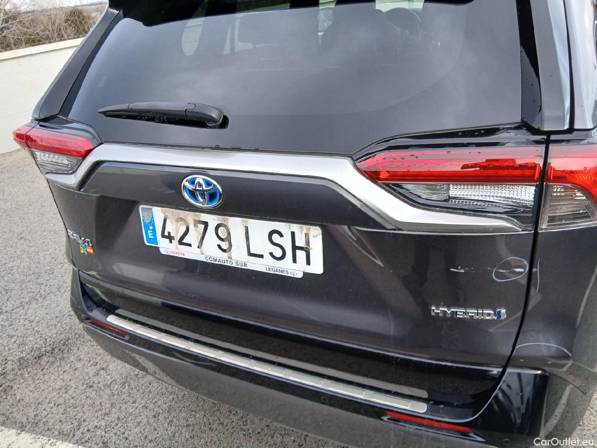  Toyota  RAV4 TOYOTA  / 2018 / 5P / todoterreno 2.5l 220H Style #28