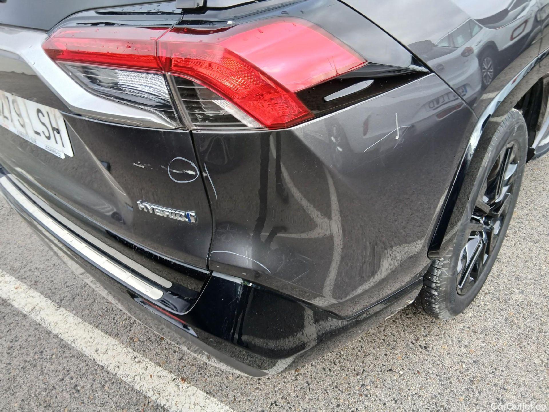  Toyota  RAV4 TOYOTA  / 2018 / 5P / todoterreno 2.5l 220H Style #26