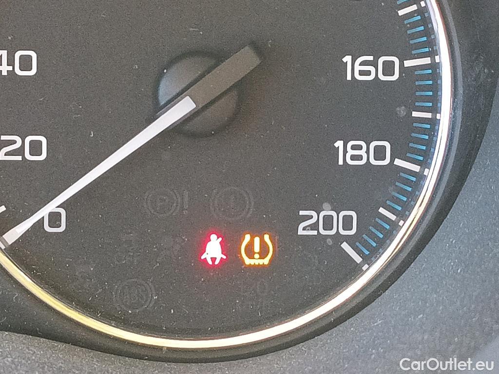  Mitsubishi  Outlander MITSUBISHI  / 2015 / 5P / todoterreno 2.4 PHEV Kaiteki Auto 4WD #34