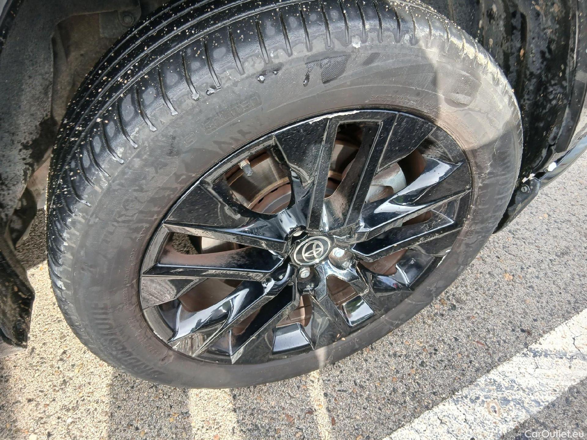  Toyota  RAV4 TOYOTA  / 2018 / 5P / todoterreno 2.5l 220H Style #2