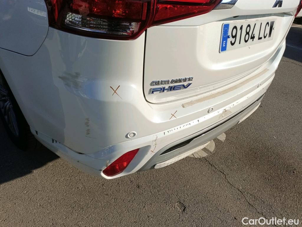  Mitsubishi  Outlander MITSUBISHI  / 2015 / 5P / todoterreno 2.4 PHEV Kaiteki Auto 4WD #19