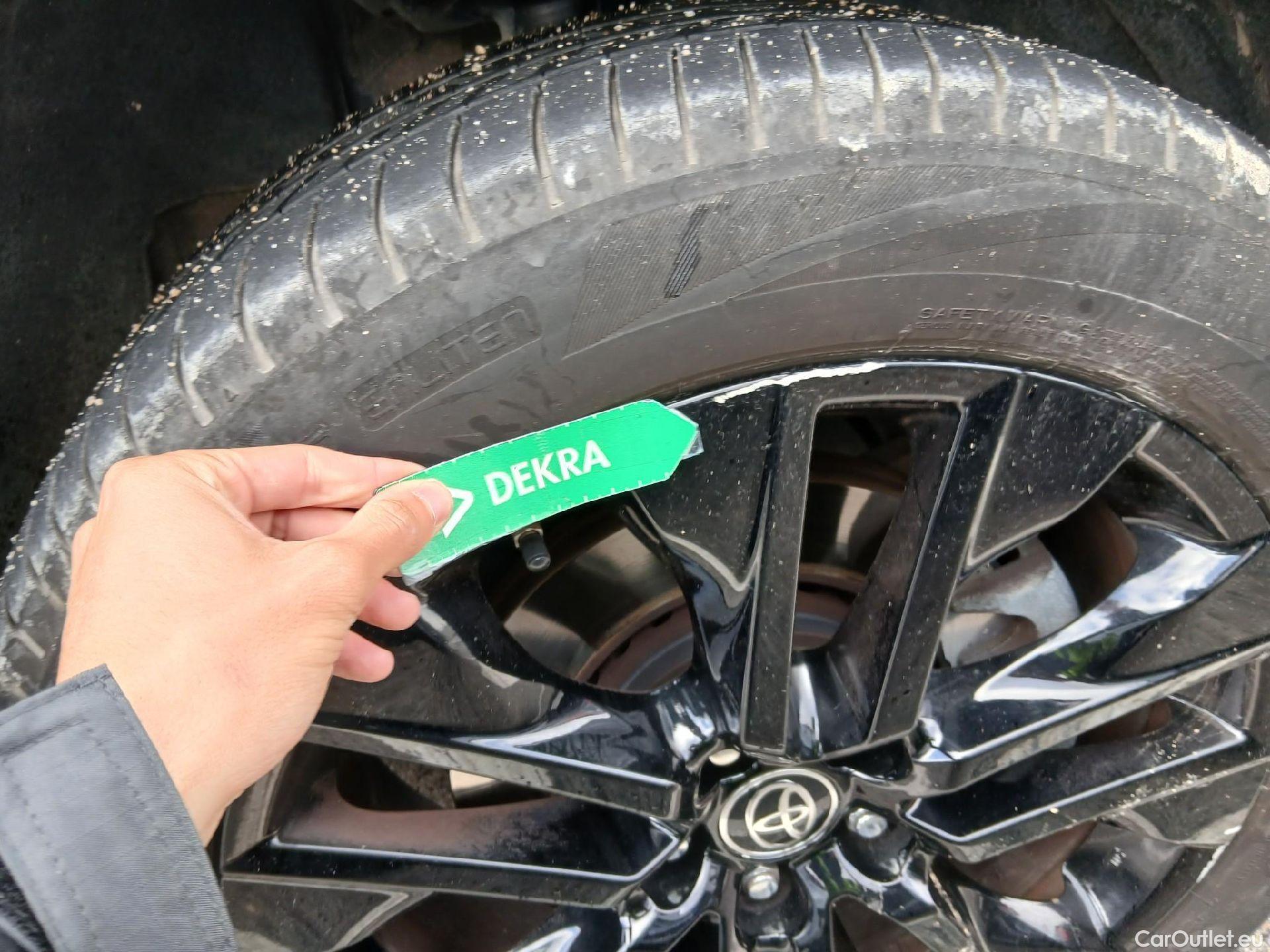  Toyota  RAV4 TOYOTA  / 2018 / 5P / todoterreno 2.5l 220H Style #44