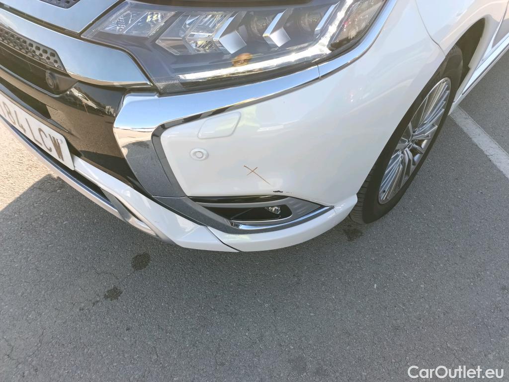  Mitsubishi  Outlander MITSUBISHI  / 2015 / 5P / todoterreno 2.4 PHEV Kaiteki Auto 4WD #25