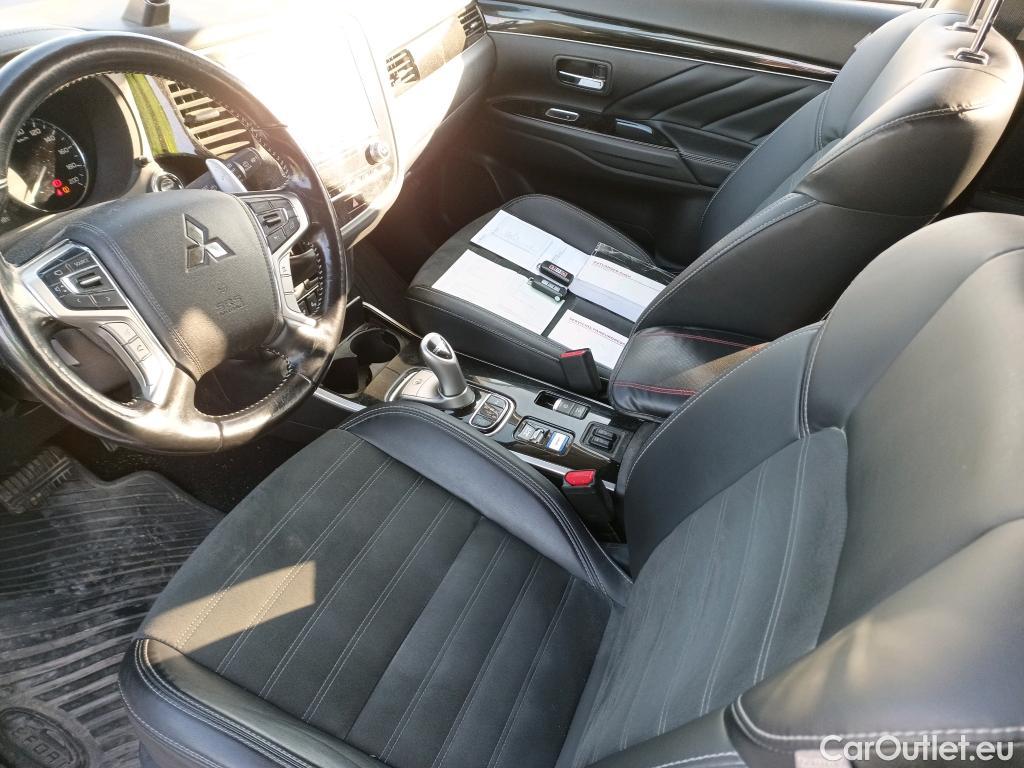  Mitsubishi  Outlander MITSUBISHI  / 2015 / 5P / todoterreno 2.4 PHEV Kaiteki Auto 4WD #35