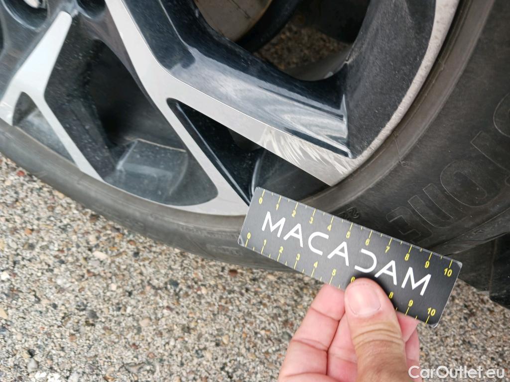  Toyota  C-HR TOYOTA  / 2016 / 5P / todoterreno 1.8 125H Advance (CX) #2