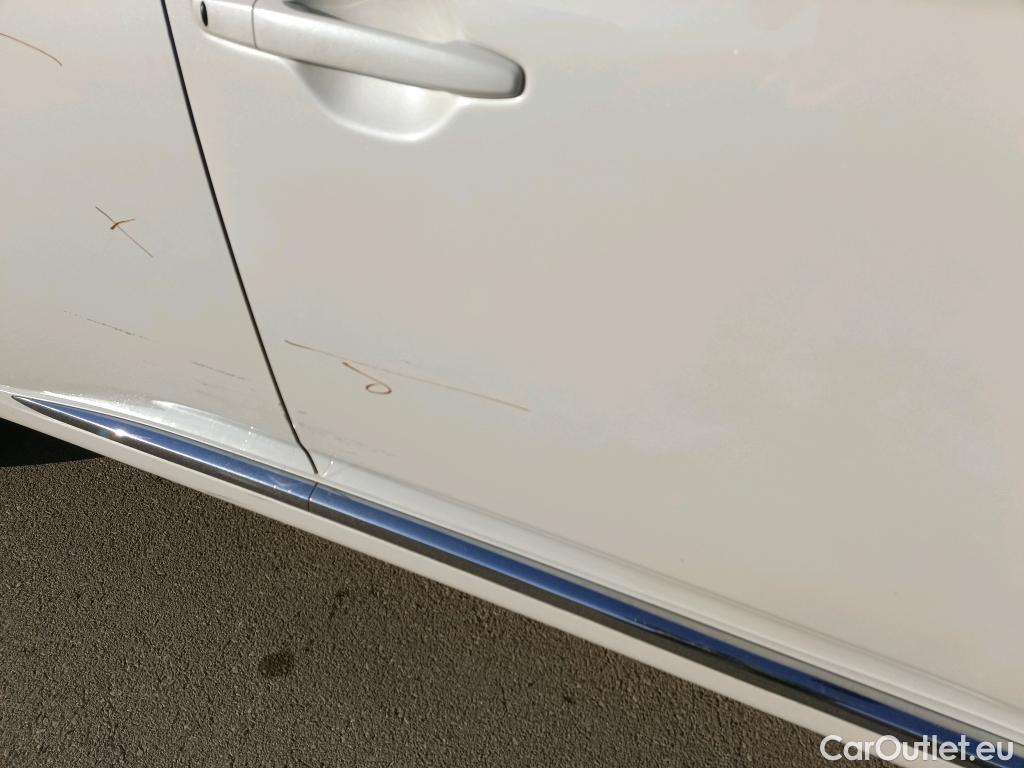  Mitsubishi  Outlander MITSUBISHI  / 2015 / 5P / todoterreno 2.4 PHEV Kaiteki Auto 4WD #9