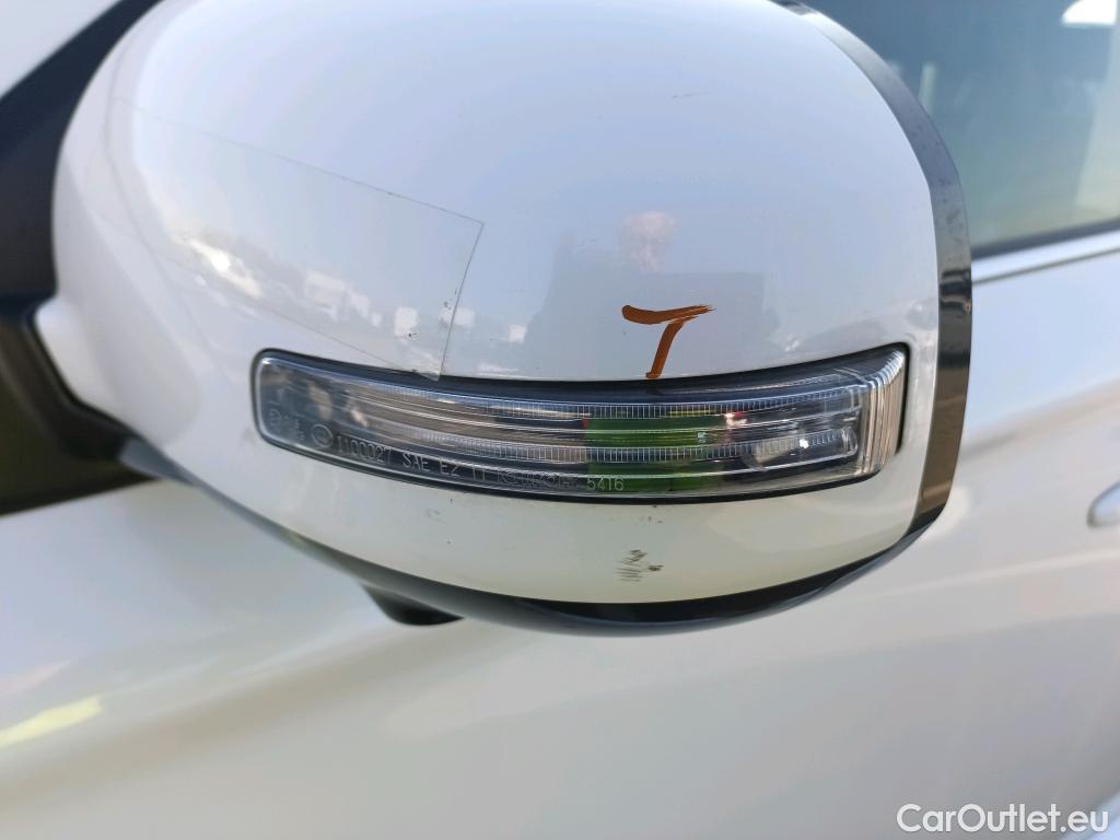  Mitsubishi  Outlander MITSUBISHI  / 2015 / 5P / todoterreno 2.4 PHEV Kaiteki Auto 4WD #30