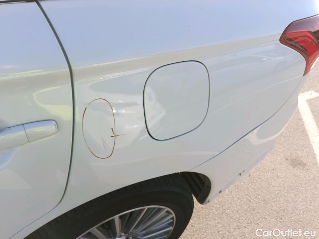  Mitsubishi  Outlander MITSUBISHI  / 2015 / 5P / todoterreno 2.4 PHEV Kaiteki Auto 4WD #3