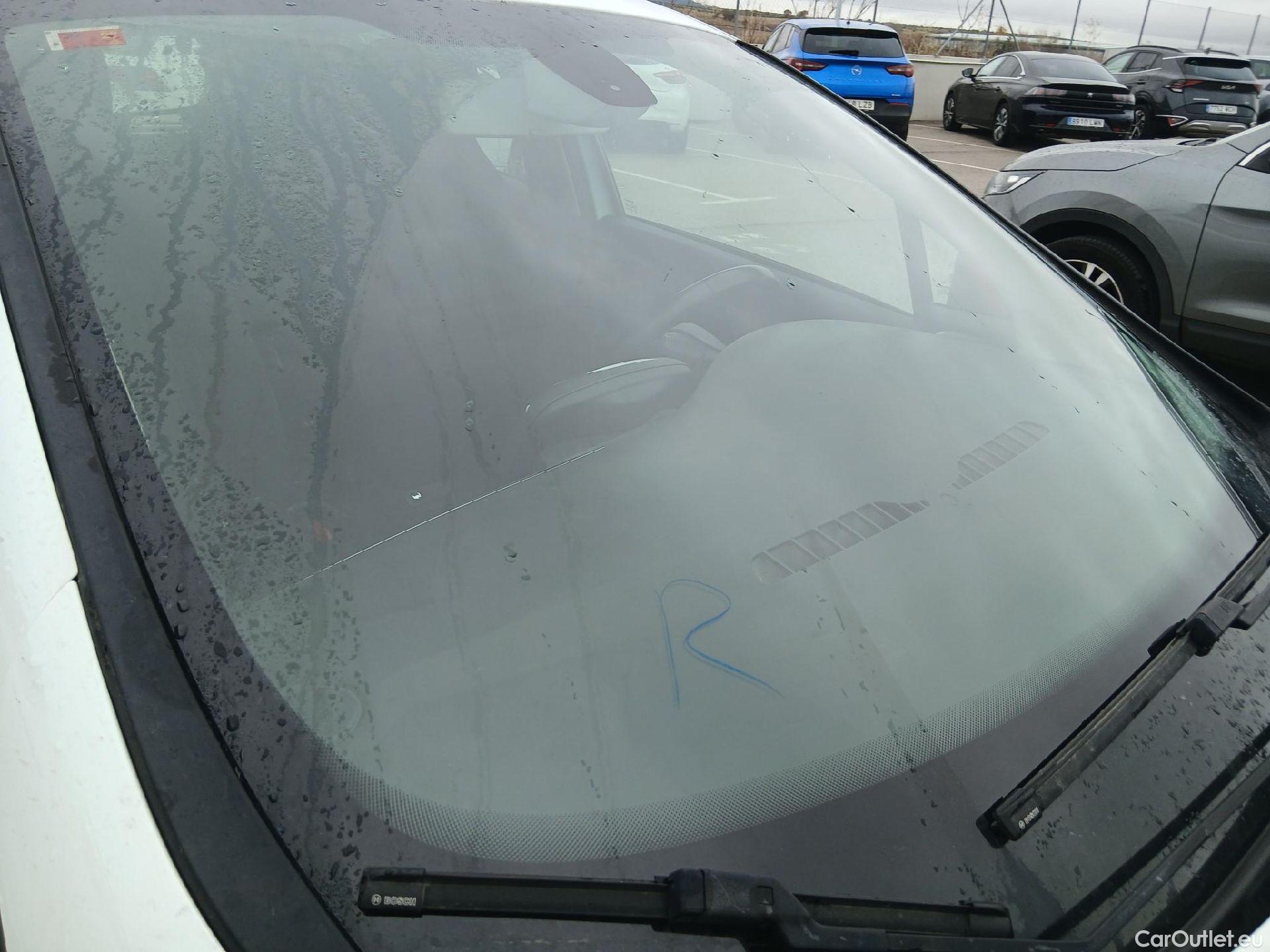  Renault  Zoe RENAULT  / 2013 / 5P / berlina con portón Limited 40 R110 -18 #24