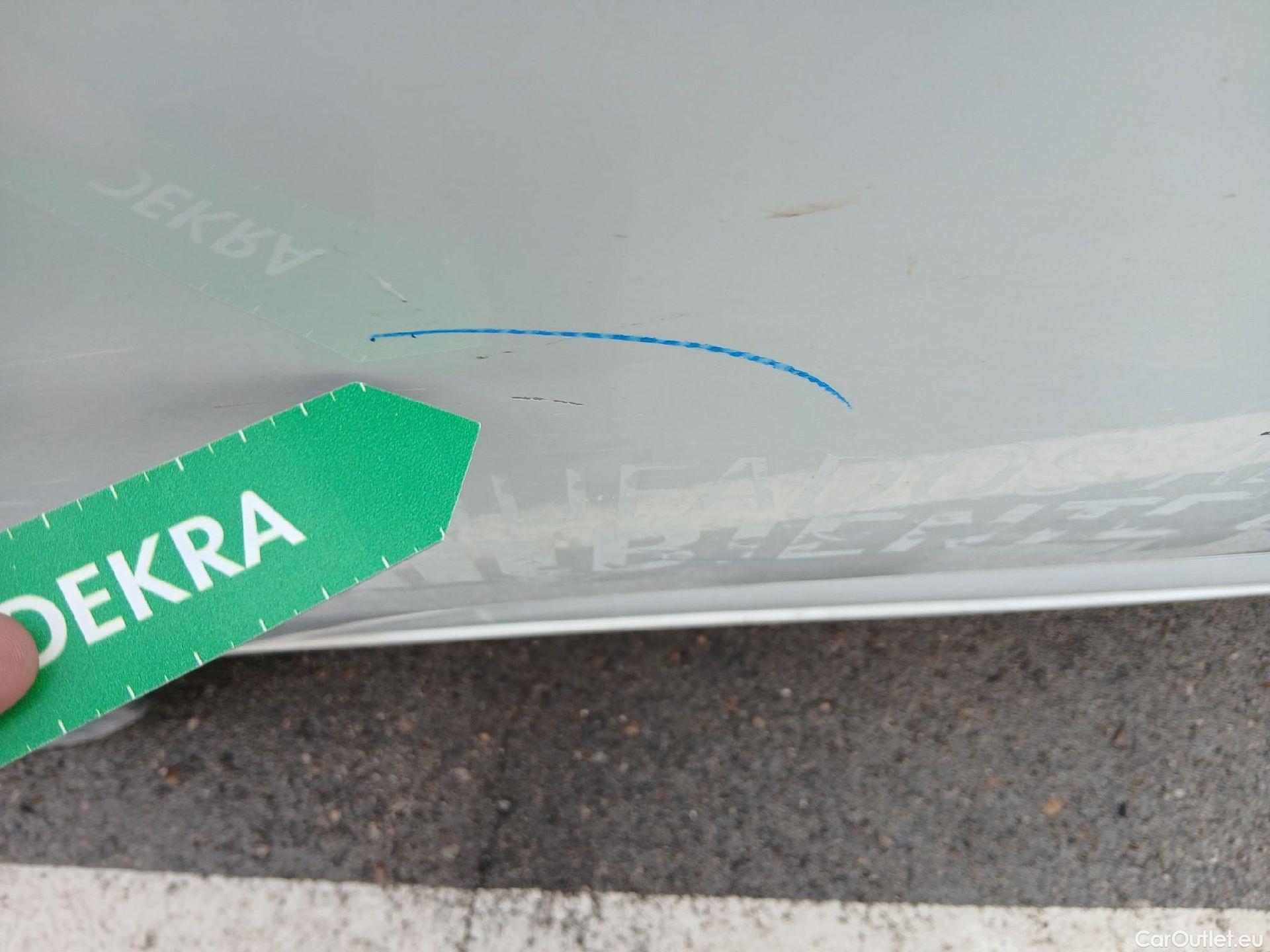  Renault  Zoe RENAULT  / 2013 / 5P / berlina con portón Limited 40 R110 -18 #33