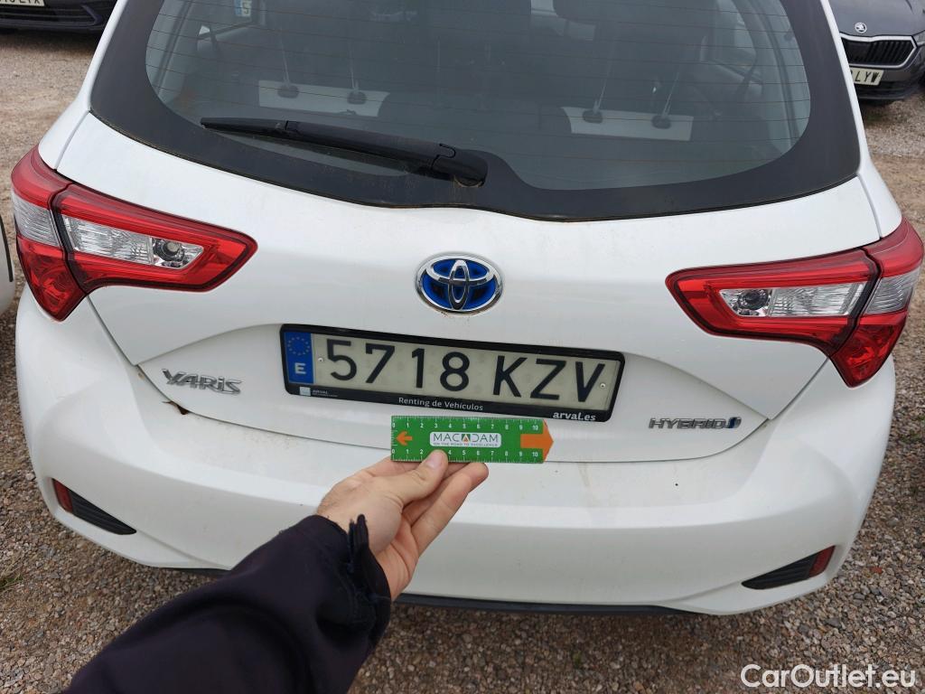  Toyota  Yaris TOYOTA  / 2017 / 5P / berlina con portón 1.5 100H Active Tech #19