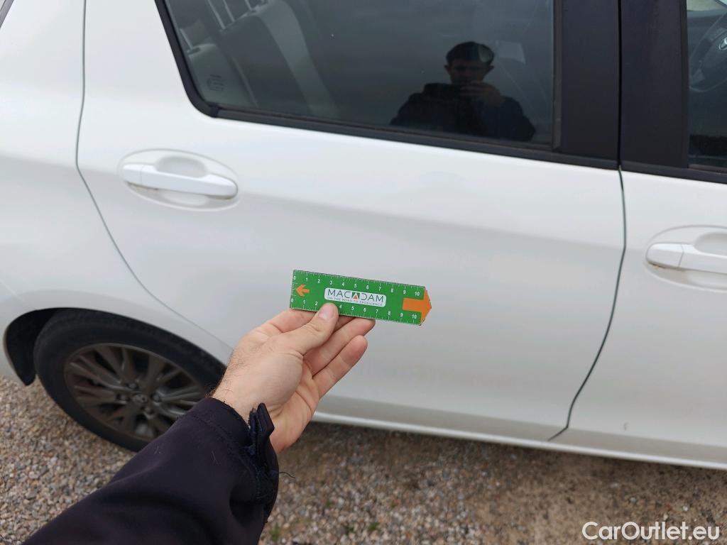  Toyota  Yaris TOYOTA  / 2017 / 5P / berlina con portón 1.5 100H Active Tech #9