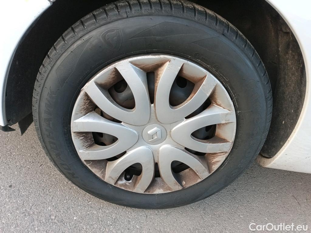  Renault  Clio RENAULT  / 2016 / 5P / berlina con portón Business dCi 55kW (75CV) -18 #16