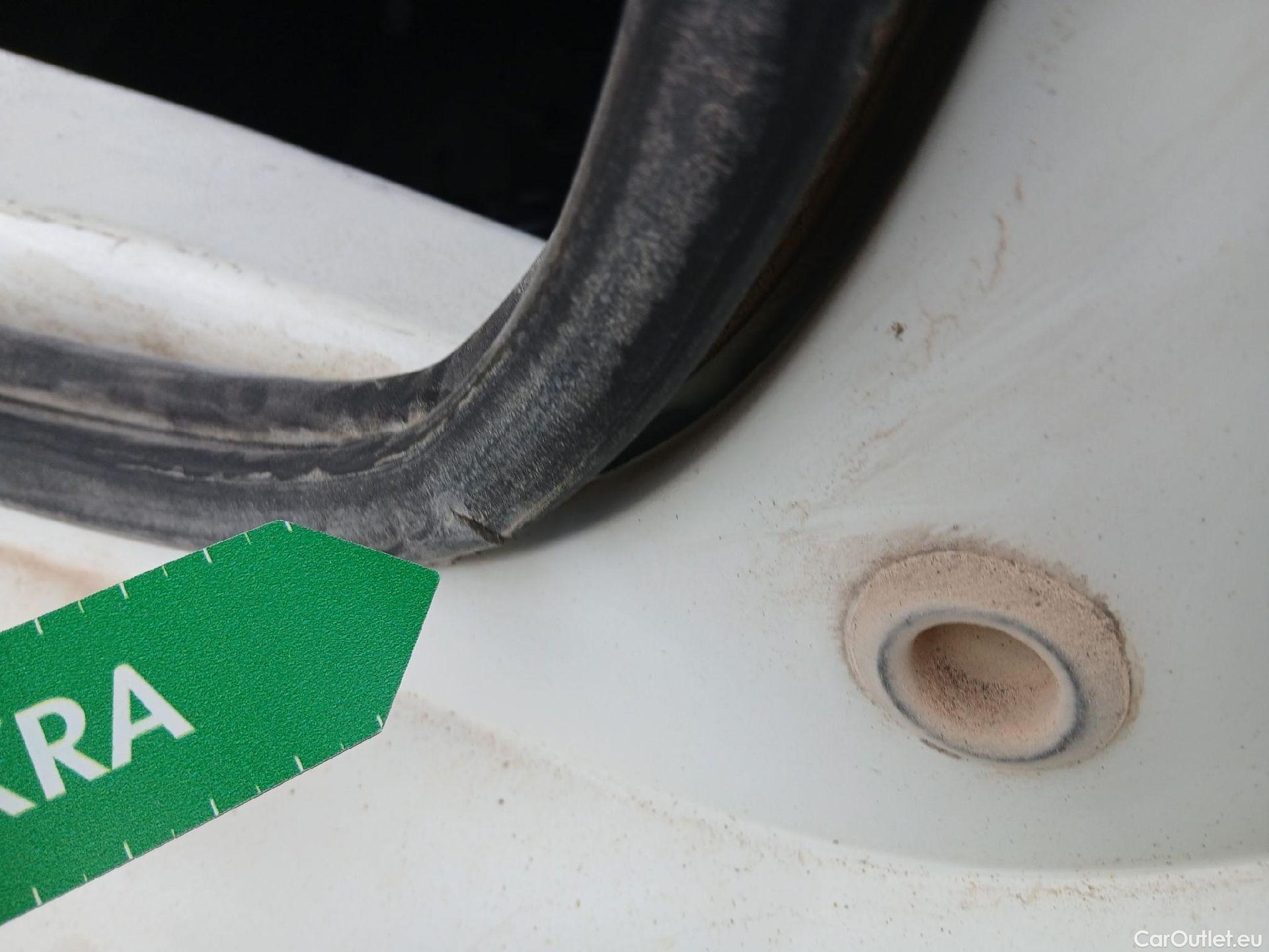  Renault  Zoe RENAULT  / 2013 / 5P / berlina con portón Limited 40 R110 -18 #17