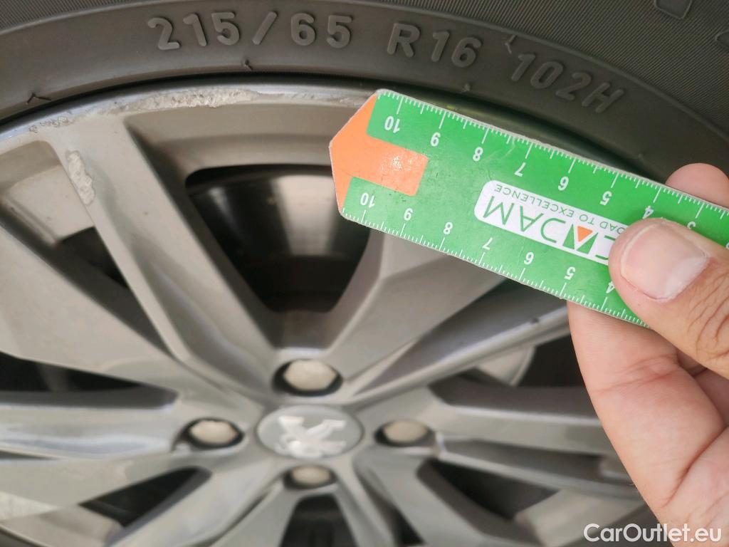  Peugeot  2008 PEUGEOT  / 2019 / 5P / todoterreno Active Pack BlueHDI 81kW (110CV) #8