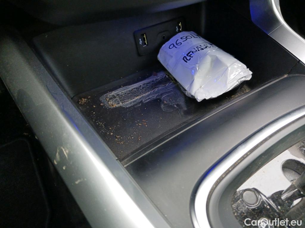  Renault  Kadjar RENAULT  / 2019 / 5P / crossover Zen GPF TCe 103kW (140CV) EDC (AC) #12