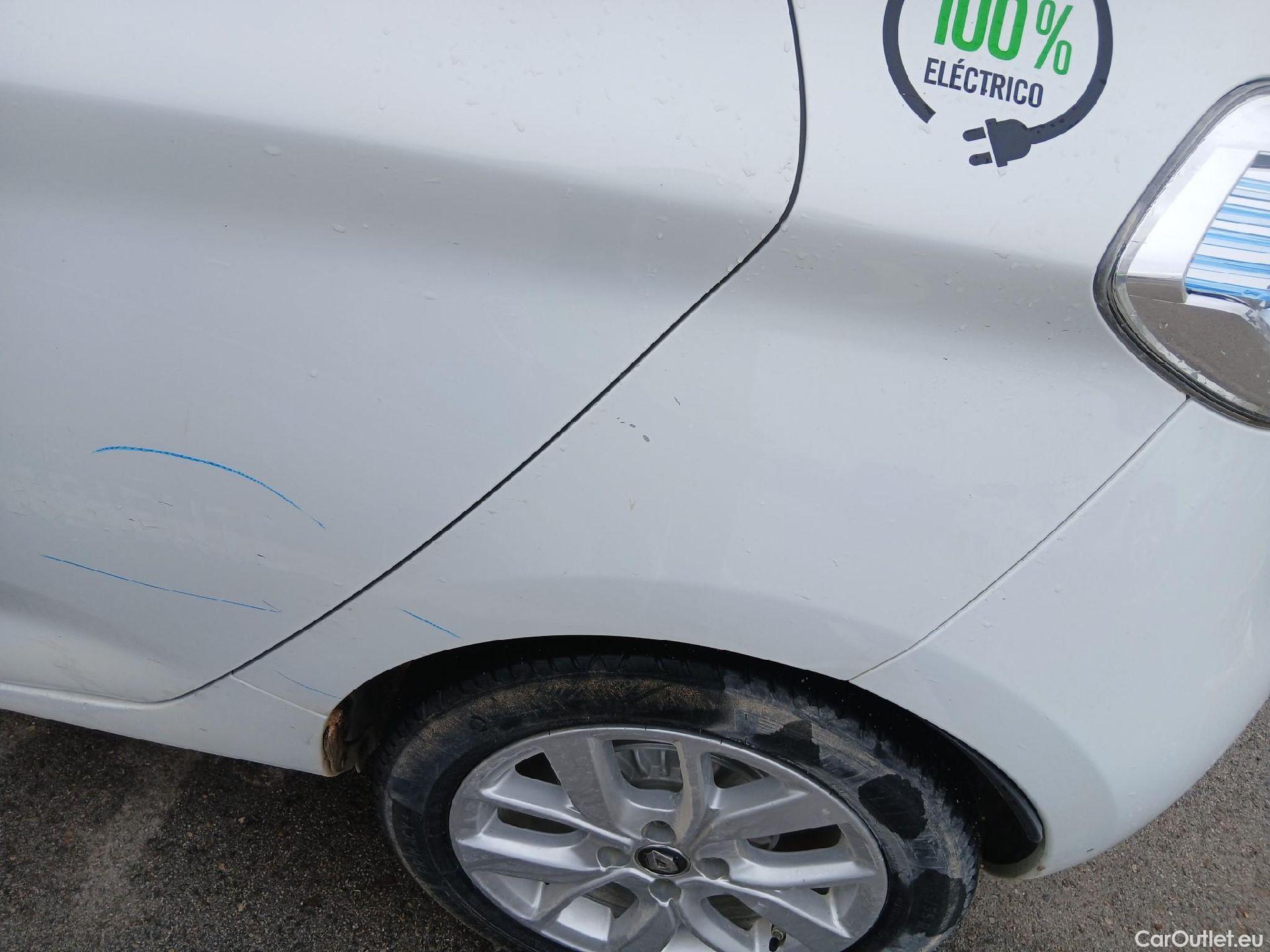  Renault  Zoe RENAULT  / 2013 / 5P / berlina con portón Limited 40 R110 -18 #28