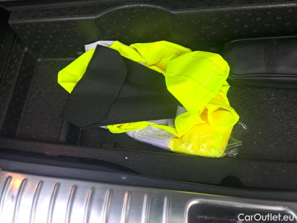  KIA  Sportage KIA  / 2018 / 5P / todoterreno 1.6 MHEV GT Line Essential 136CV DCT 4X2 #10