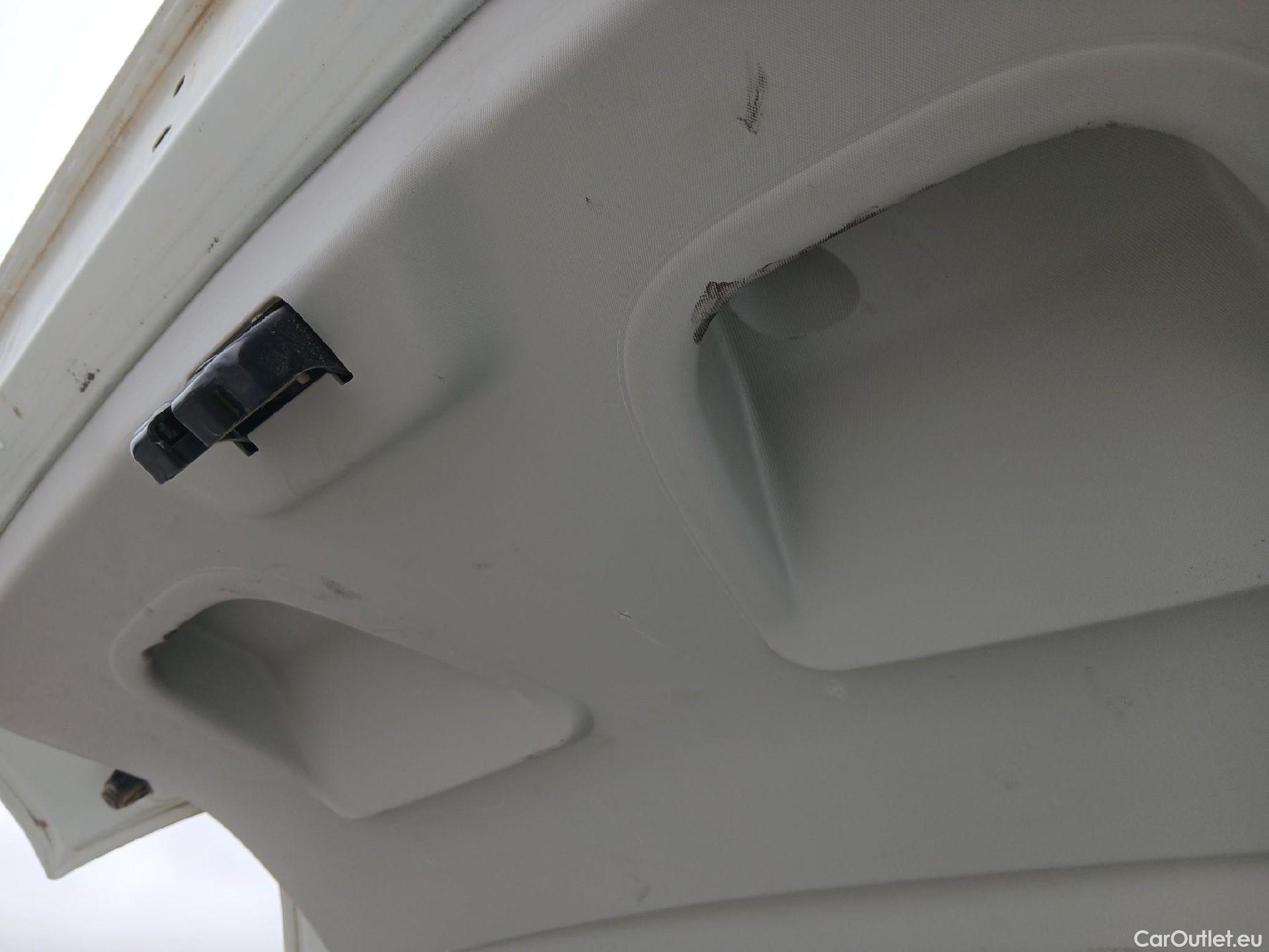  Renault  Zoe RENAULT  / 2013 / 5P / berlina con portón Limited 40 R110 -18 #15