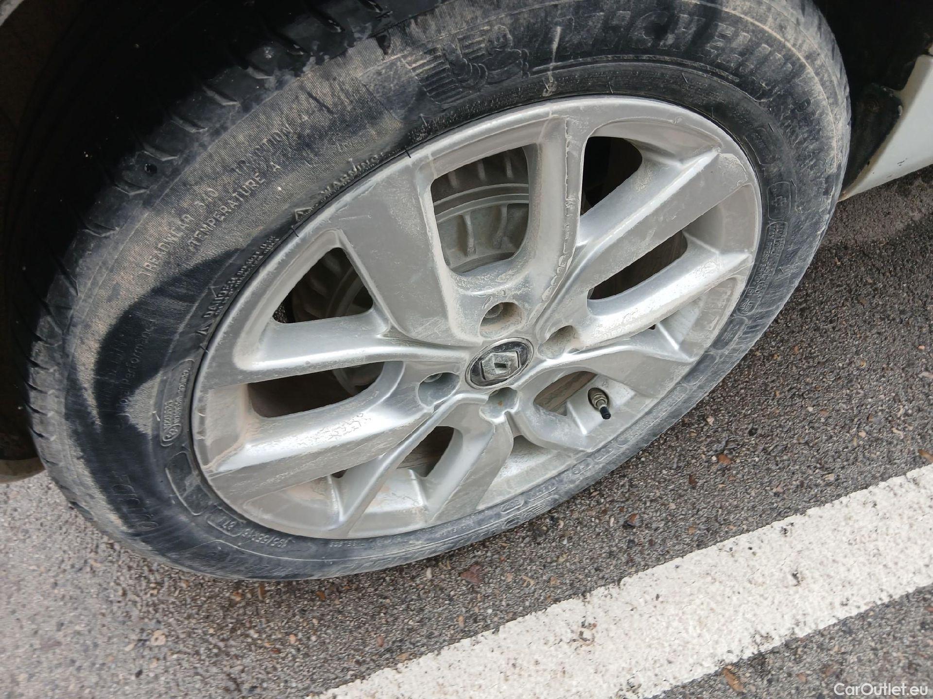  Renault  Zoe RENAULT  / 2013 / 5P / berlina con portón Limited 40 R110 -18 #18