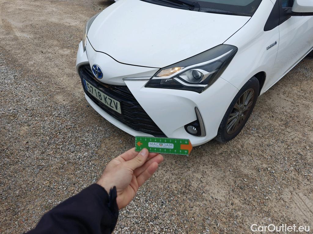  Toyota  Yaris TOYOTA  / 2017 / 5P / berlina con portón 1.5 100H Active Tech #3