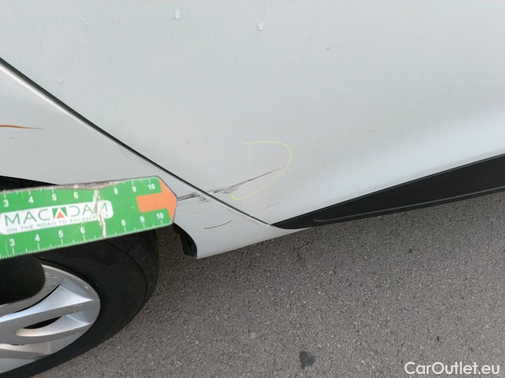  Renault  Clio RENAULT  / 2016 / 5P / berlina con portón Business dCi 55kW (75CV) -18 #9