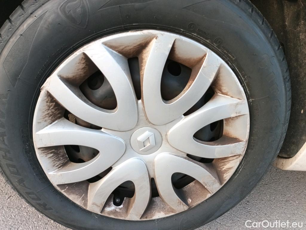  Renault  Clio RENAULT  / 2016 / 5P / berlina con portón Business dCi 55kW (75CV) -18 #17