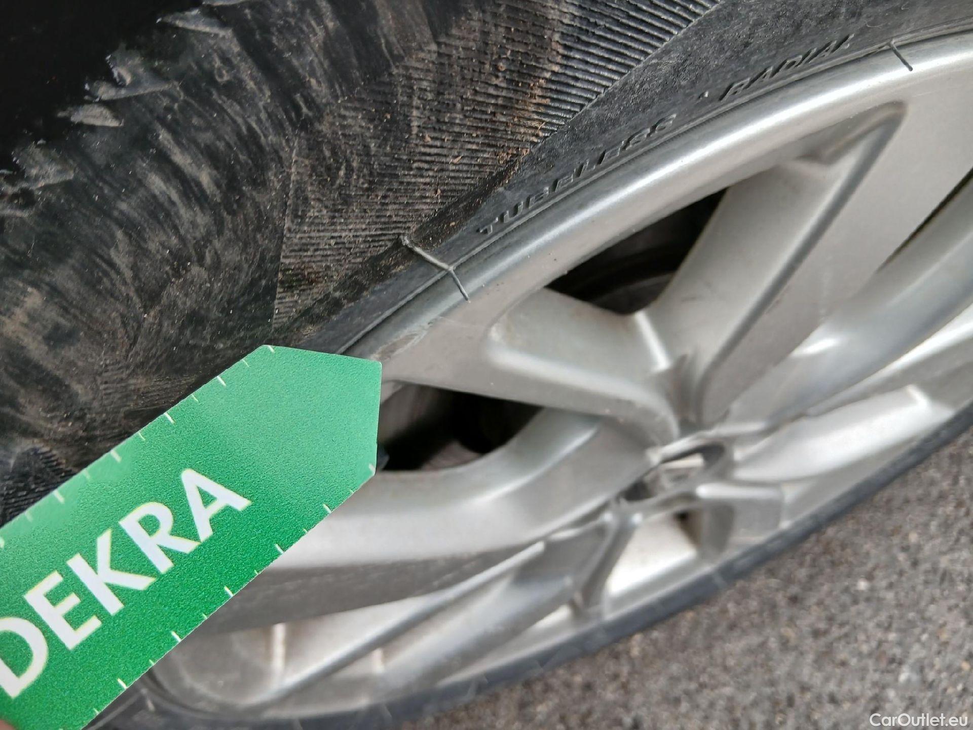  Renault  Zoe RENAULT  / 2013 / 5P / berlina con portón Limited 40 R110 -18 #22