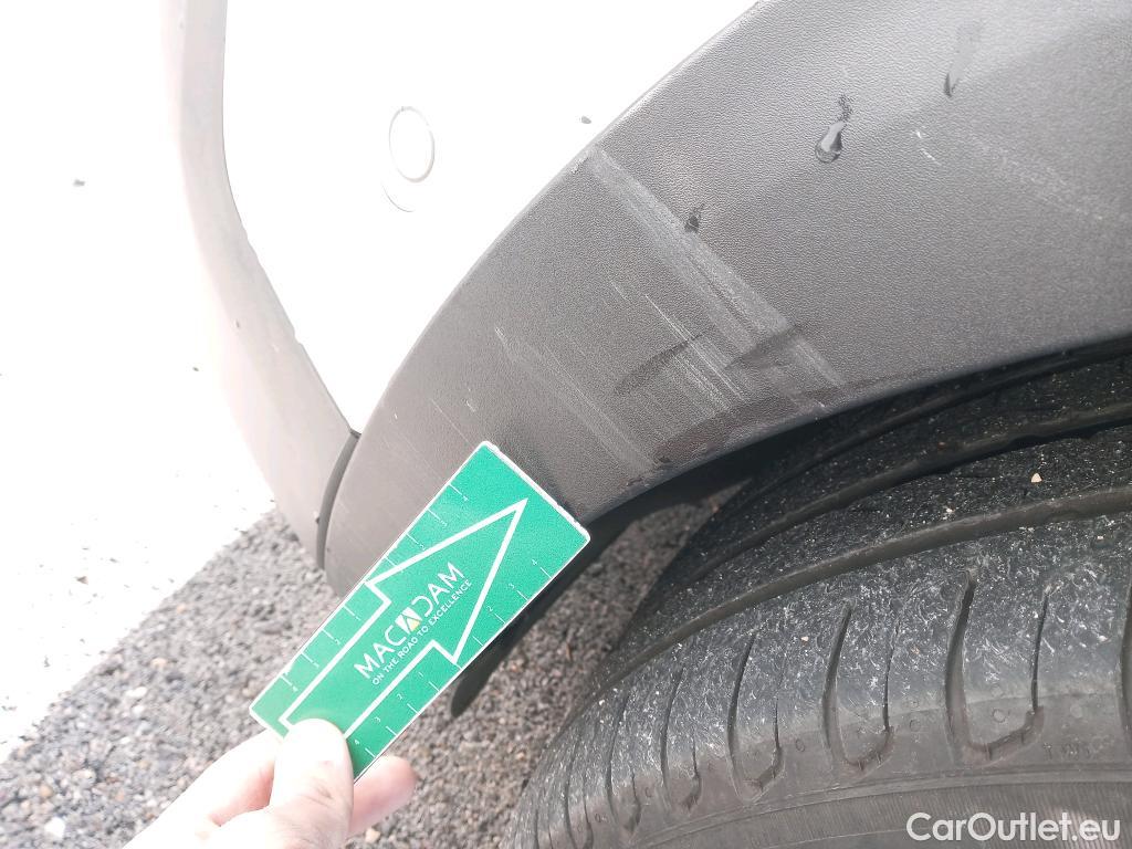  Peugeot  3008 PEUGEOT  / 2016 / 5P / todoterreno 1.5 BlueHDi 96kW S&S GT Line EAT8 #21