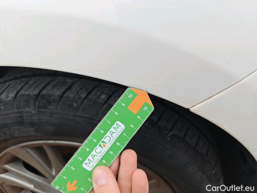  Toyota  Yaris TOYOTA  / 2017 / 5P / berlina con portón 1.5 100H Active Tech #16