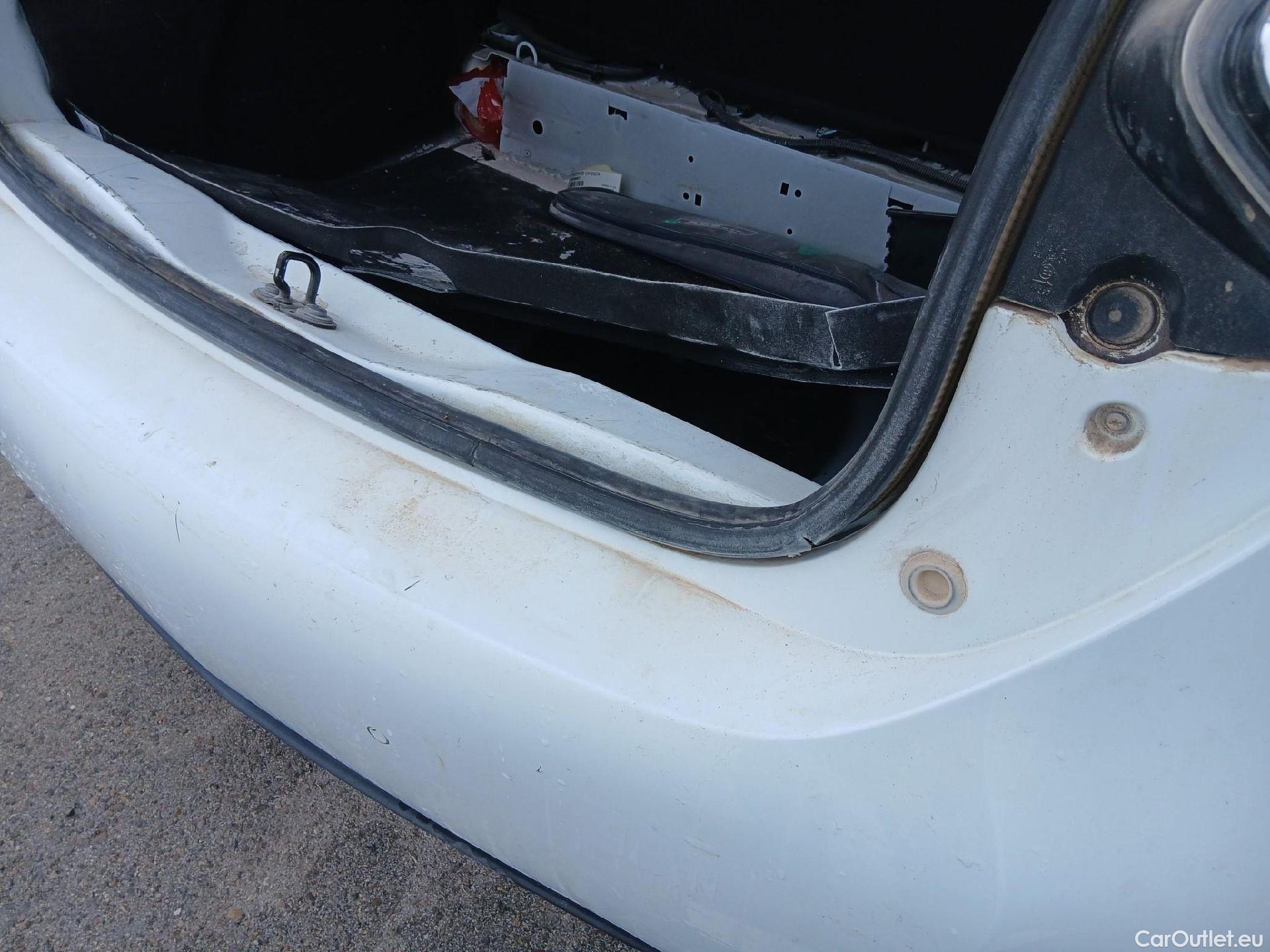  Renault  Zoe RENAULT  / 2013 / 5P / berlina con portón Limited 40 R110 -18 #16