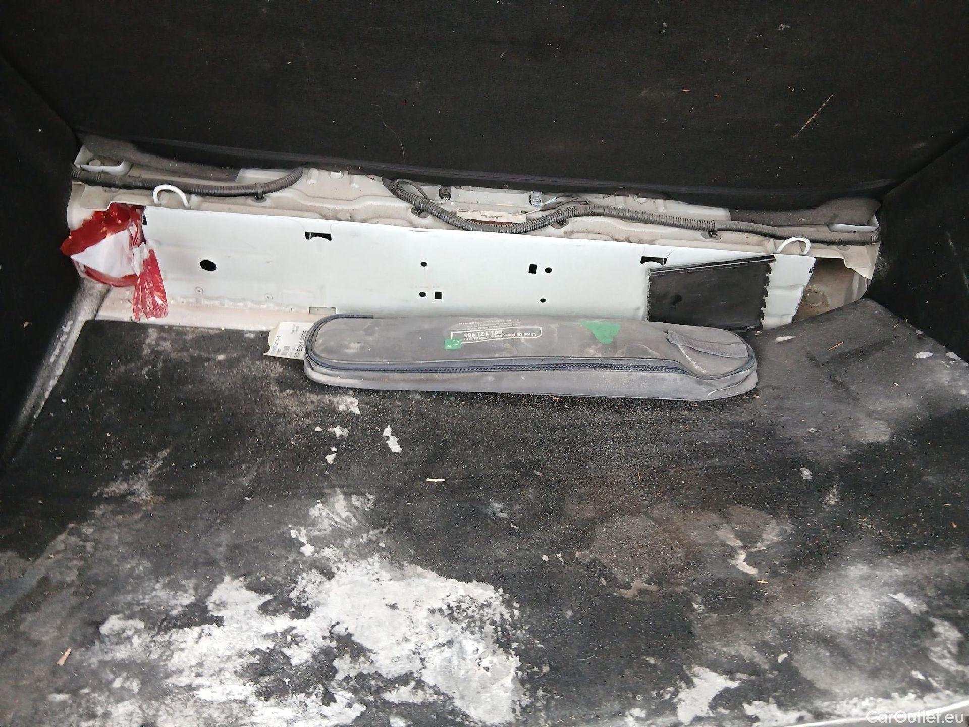  Renault  Zoe RENAULT  / 2013 / 5P / berlina con portón Limited 40 R110 -18 #8