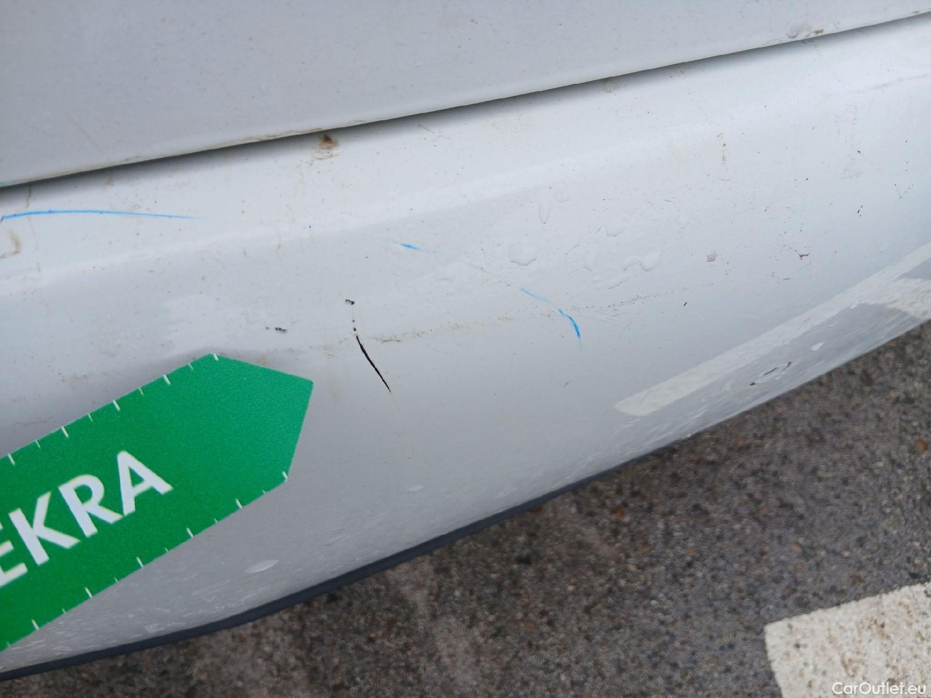  Renault  Zoe RENAULT  / 2013 / 5P / berlina con portón Limited 40 R110 -18 #30