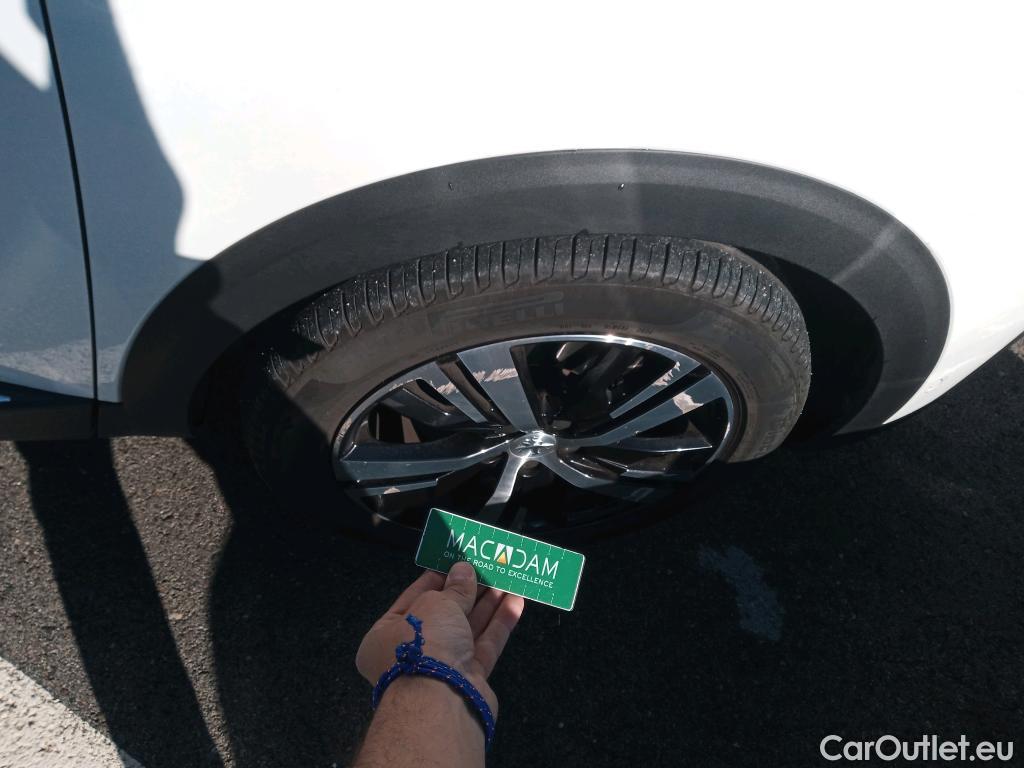  Peugeot  3008 PEUGEOT  / 2016 / 5P / todoterreno 1.5 BlueHDi 96kW S&S GT Line EAT8 #4