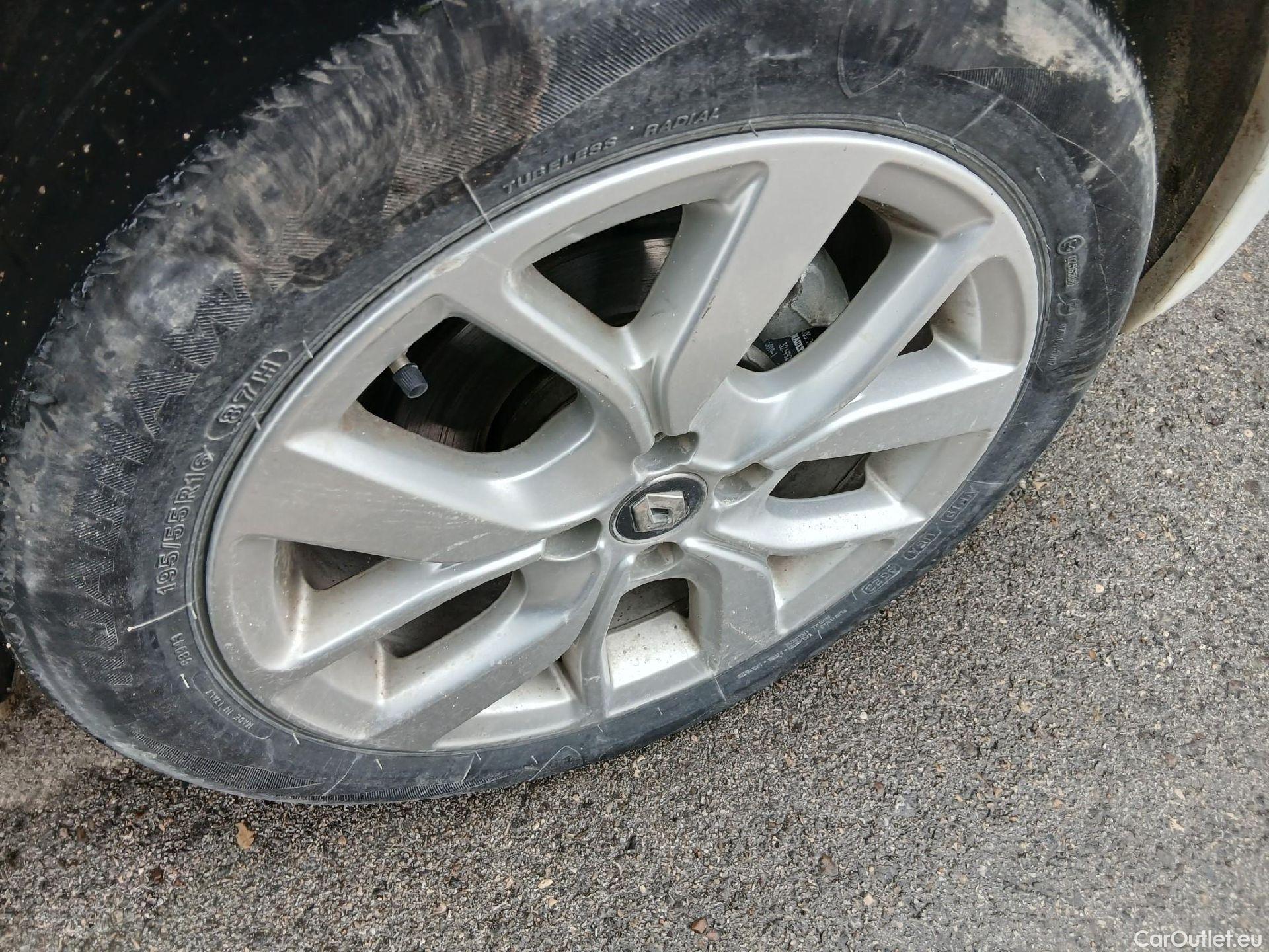  Renault  Zoe RENAULT  / 2013 / 5P / berlina con portón Limited 40 R110 -18 #23