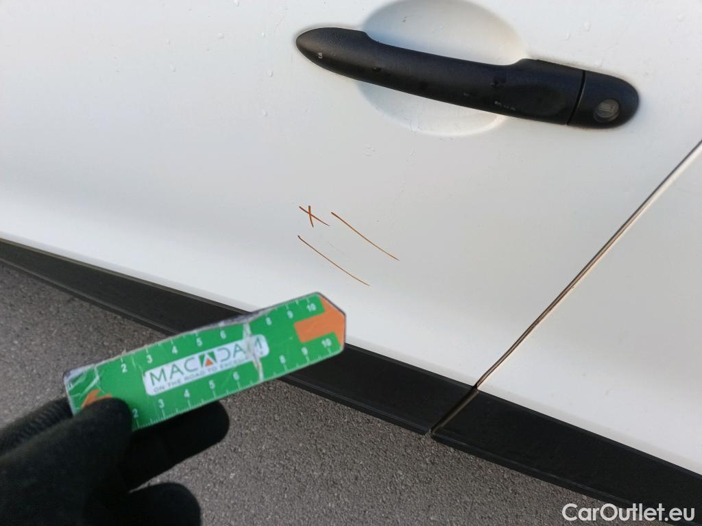  Renault  Clio RENAULT  / 2016 / 5P / berlina con portón Business dCi 55kW (75CV) -18 #5