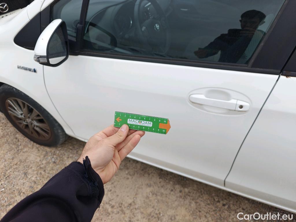  Toyota  Yaris TOYOTA  / 2017 / 5P / berlina con portón 1.5 100H Active Tech #13