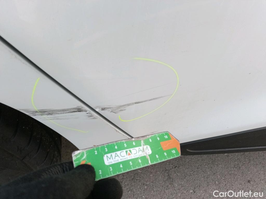  Renault  Clio RENAULT  / 2016 / 5P / berlina con portón Business dCi 55kW (75CV) -18 #10