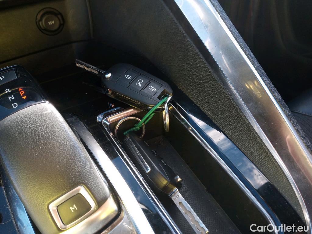  Peugeot  3008 PEUGEOT  / 2016 / 5P / todoterreno 1.5 BlueHDi 96kW S&S GT Line EAT8 #14